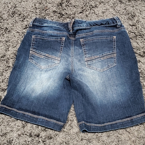Denim shorts - Picture 2 of 5
